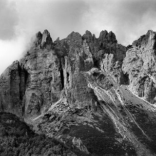L’alpinista-fotografo valdagnese Adriano Tomba espone le sue “Montagne dietro casa’”