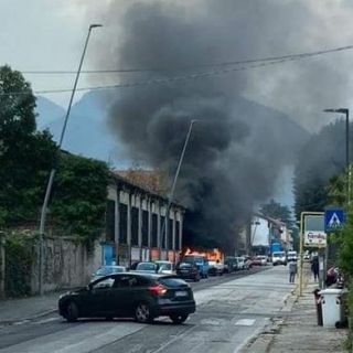 Paura in via Rovereto: furgone a fuoco nel pomeriggio FOTONOTIZIA