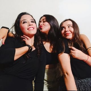 Dafne, Natalia y Fernanda