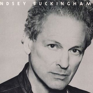Lindsey Buckingham: il chitarrista e cantante, ex Fleetwood Mac, nel 2021 ha pubblicato un nuovo album. Del 1983, la sua hit "Holiday Road".