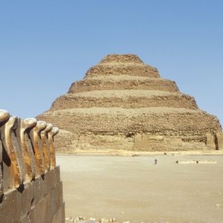 Perché gli antichi faraoni egizi smisero di costruire piramidi?