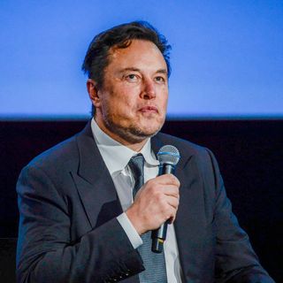 Elon Musk ed Apple in contatto per i servizi satellitari