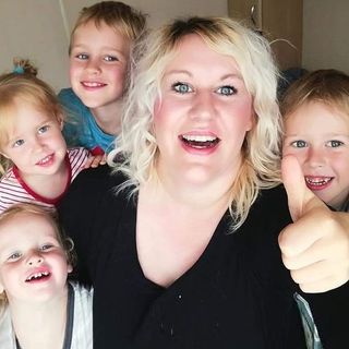 Madre di sette figli partorisce cinque gemelli