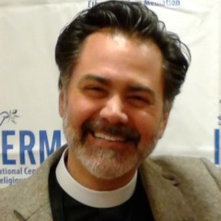 Dr. Daniel Medina