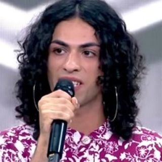 X-Factor 2020- Spopola il concorrente genderqueer nè maschio, nè femmina
