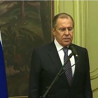 Voli vietati, il ministro russo Lavrov: minate le basi della democrazia. Mosca apre corridoio per il grano