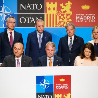 Vertice NATO: Italia sempre più coinvolta in preparazione guerre. In arrivo altri militari Usa con missili terra-aria
