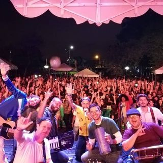 Imposible no bailar con República Fortuna en el Festival Viva el Planeta 2020