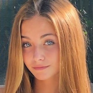 Quindici anni e un milione di follower su tik tok suo: padre uccide un fan che si era presentato a casa sua