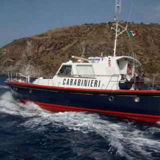 Controlli in motovedetta e aiuti agli anziani, il lavoro dei Carabinieri nelle piccole isole