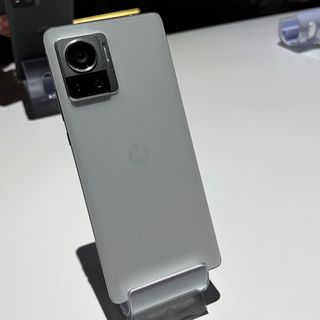Motorola lancia lo smartphone con fotocamera da 200 mpx