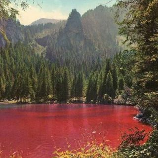 Tresenga e la leggenda del lago rosso