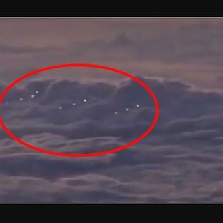 Congress 4.2 Far Aliens, Kansas UFO Capital, Pilot UFO PIc, CO2 In Alien Atmosphere, Water Spotted 100 Light Years Away,and T-Mobile & Space