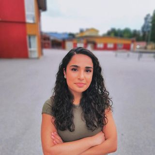 Gona Chalak är jurist och uppvuxen i Vivalla