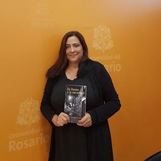 La poetisa Rocio Obregón nos declamó su nuevo libro