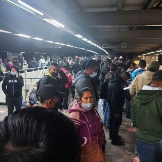 Líneas de Metro y Metrobús operan con retrasos y bloqueos