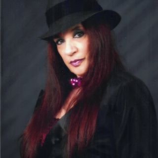 The amazingly mutli-talented Phyllis Allyn is my very special guest!