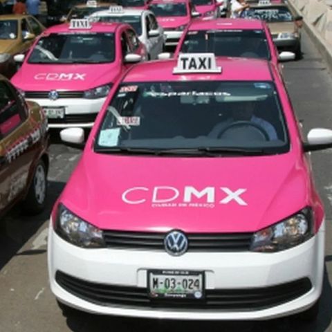 Taxistas recibirán créditos: AMLO