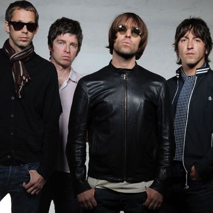Oasis. Le vicissitudini litigiose dei Gallagher, nel 2009 portarono alla fine della band, ma i battibecchi, anche via social, proseguirono.