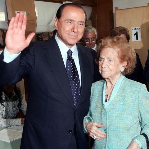 Il patriarca Berlusconi, le donne, i figli, 16 nipoti