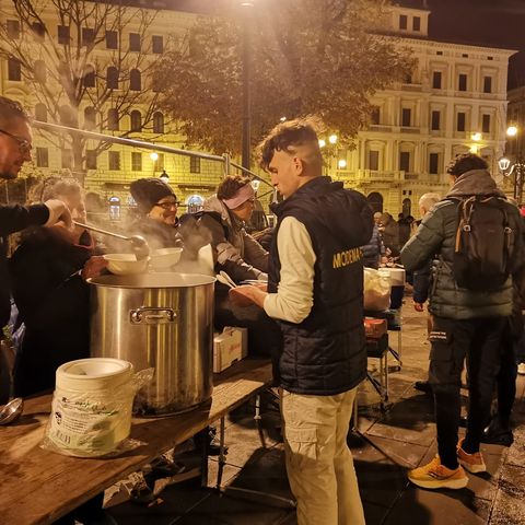 In gruppo da Sarcedo a Trieste per sfamare i ragazzi della rotta balcanica