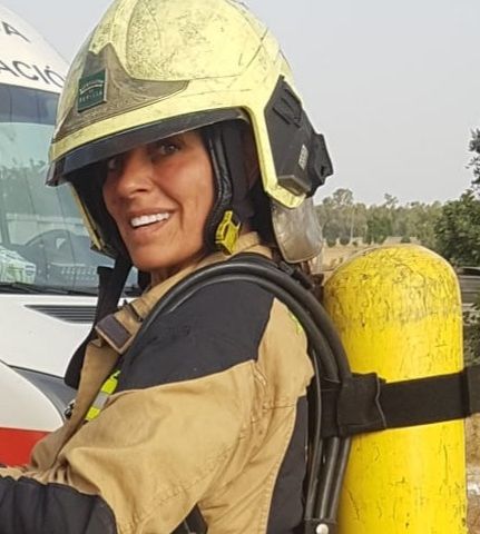 “Dejé un trabajo fijo para cumplir mi sueño de ser bombera”