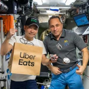Uber Eats ya entrega comida en el espacio