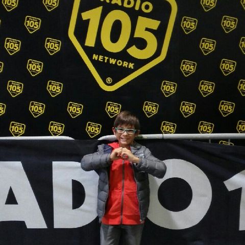 Andrea canta I Pistolas Radio105