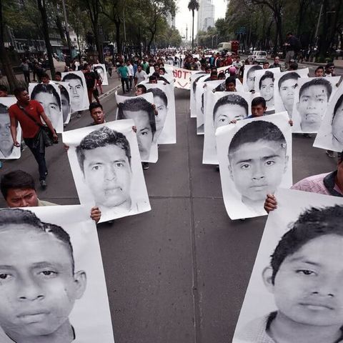 Obrador se reúne con padres de 43 normalistas