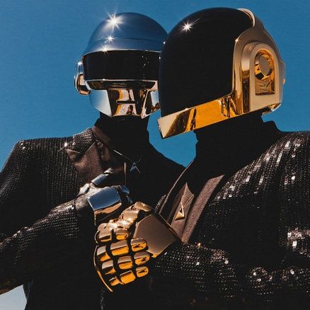 Dopo 28 anni si sono sciolti i Daft Punk. Raccontiamo la loro storia, soffermandoci, poi, su "Around the world" del 1997.