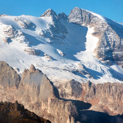 Cosa ci racconta la tragedia sul ghiacciaio della Marmolada?