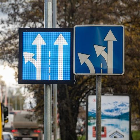 НОВОСТИ САМОУПРАВЛЕНИЙ - Вильнюс, новый дорожный знак на перекрёстке ул. Гележинё Вилко и Жальгирё