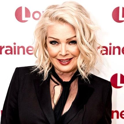 Kim Wilde. Parliamo della cantante inglese e ricordiamo la sua canzone "Cambodia" che uscì nel 1981 e fu un successo internazionale new wave