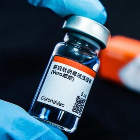 Brasil suspende ensayos de vacuna china contra Covid