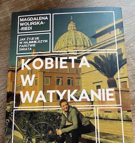Recenzja książki Magdaleny Wolińskiej-Riedi pt. "Kobieta w Watykanie"