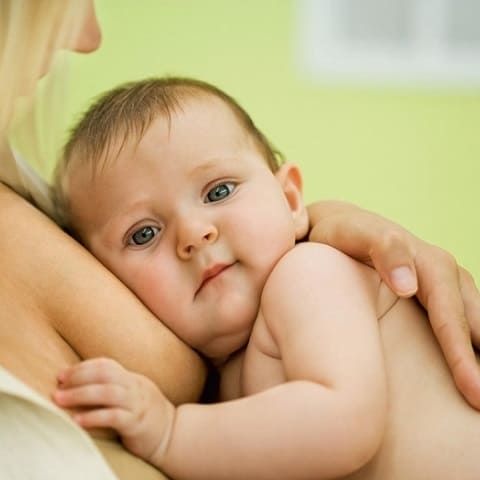 Come interrompere gradualmente e dolcemente l'allattamento al seno