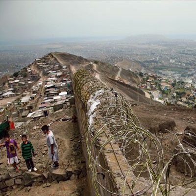 El regreso de America Latina - Il muro della vergogna