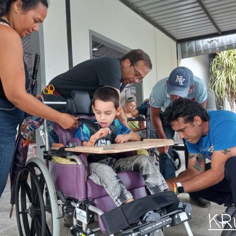 Joni and Friends dona sillas de ruedas a Holguín