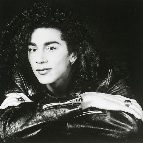 Lo scorso 10 marzo è scomparso RICHENEL, l'artista che nel 1987 divenne celebre per il singolo DANCE AROUND THE WORLD.