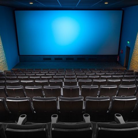 Ministro Bonisoli firma politica Netflix già attiva in USA: «Prima i film in sala e poi sul web».