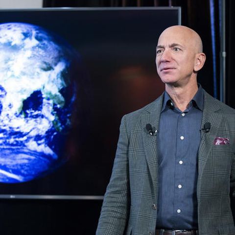 Bezos contro Musk, scontro tra miliardari per la luna