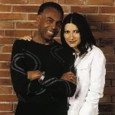 Gilberto Gil. Il musicista brasiliano 82enne, dal 2025 dirà addio ai concerti. Ricordiamo il duetto con Laura Pausini nel 2001 in "Seamisai"