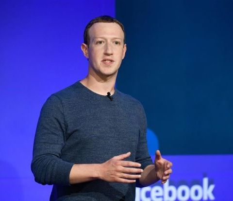 Buon compleanno Mr Zuckerberg, l'uomo FB che non usa FB e amante dell'Italia