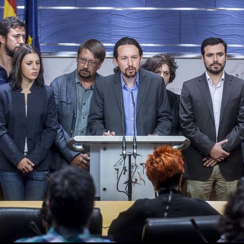 Pablo Iglesias en La Cafetera. Entrevista con el líder de Podemos tras el anuncio de la moción de censura #PabloIglesiasEnLaCafetera  .