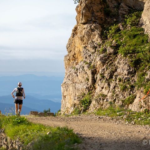 Trans d’Havet, ogni edizione è da record: in 830 al via. Si corre tra vette e nuvole per 80,42 e 24 km