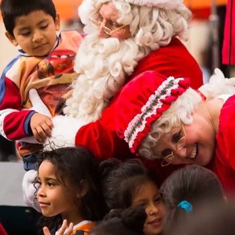Actos de bondad en Navidad / Alma generosa