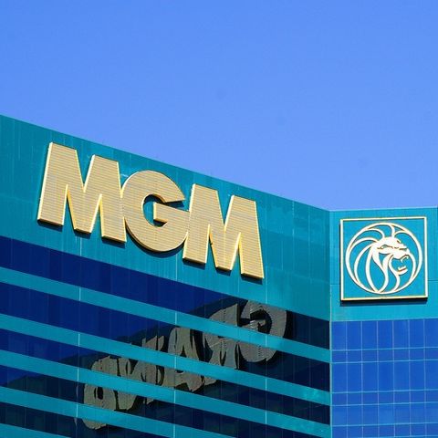 Wayne Talks To Pamela Geller About MGM Donating To CAIR