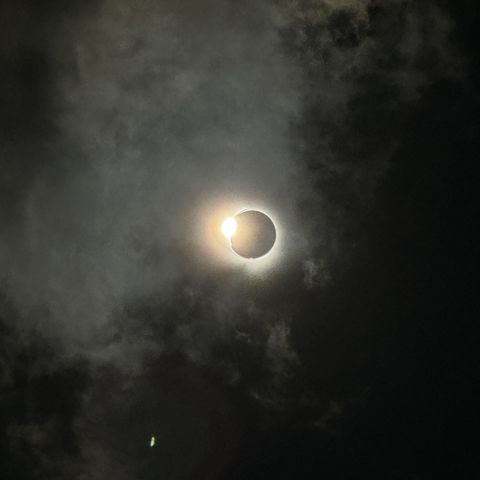 DDD 344: Solar Eclipse Discussion + Headlines (First midwest podcast!)