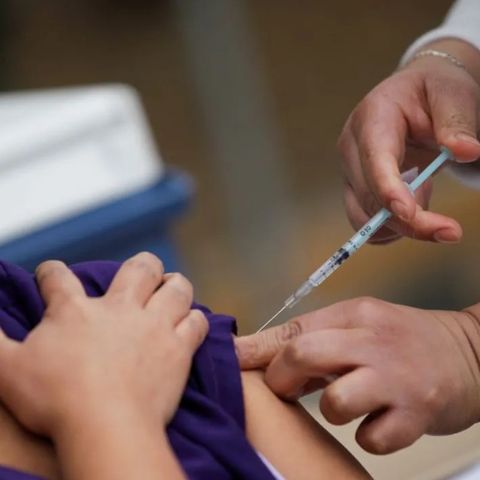 Inicia vacunación contra covid 19 en municipios de Baja California