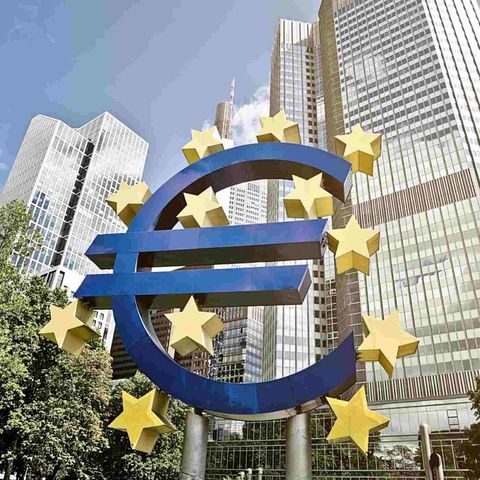 A vent’anni dall’Euro, luci e ombre della moneta unica